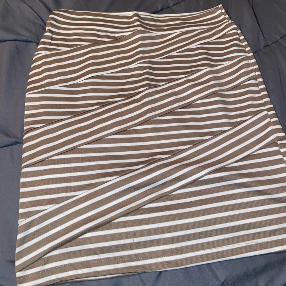 cream and white pencil skirt!
